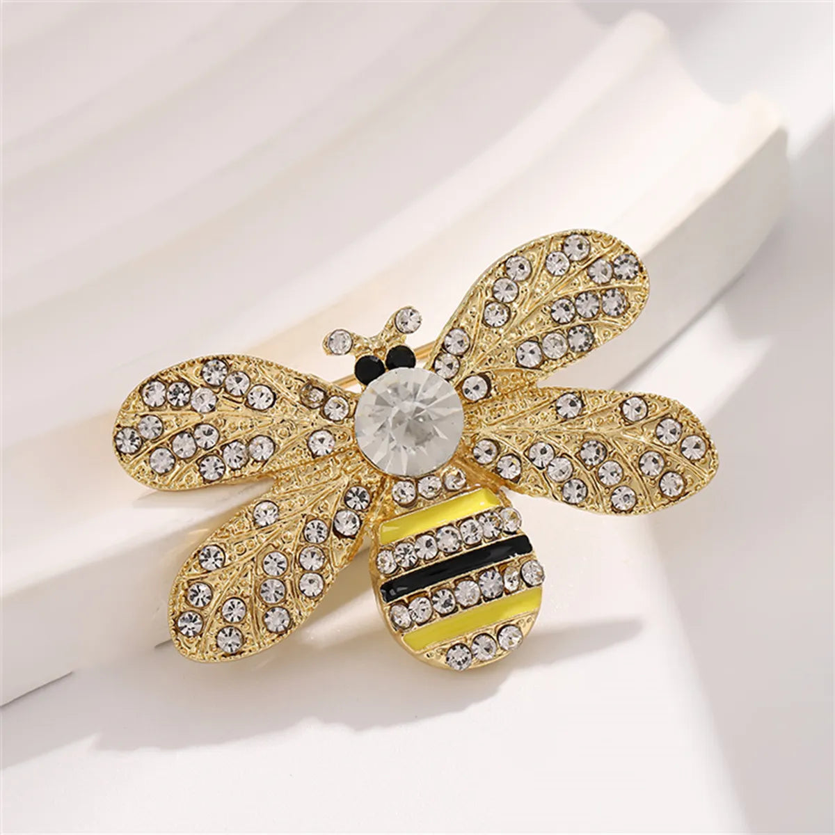 Sweet Bee Alloy Plating Inlay Rhinestones Women'S Brooches