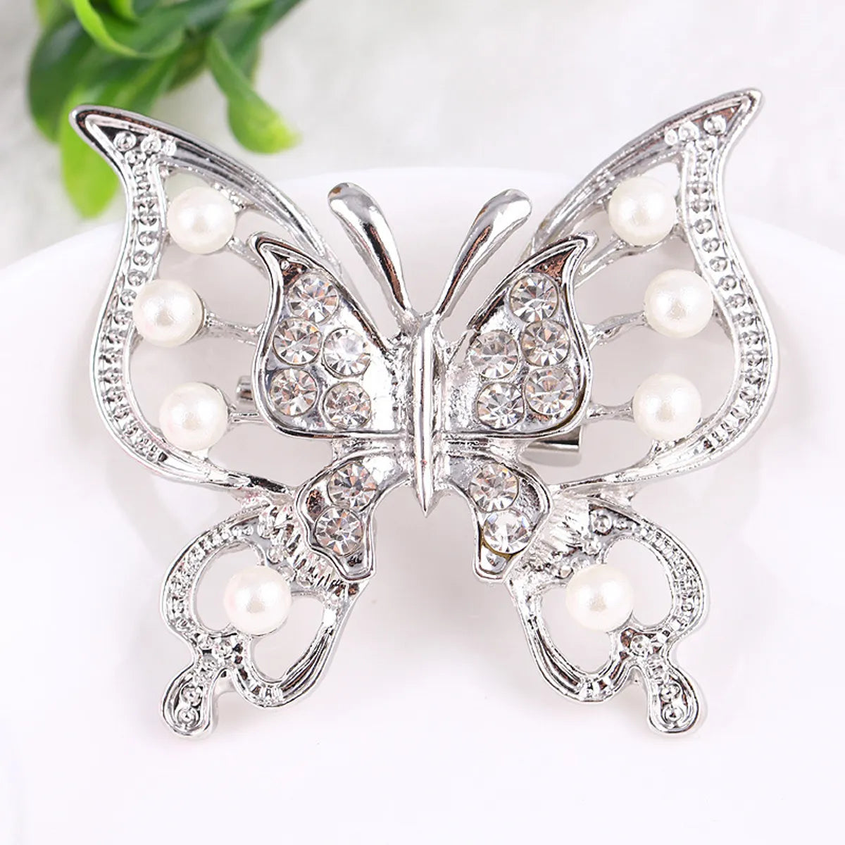 Sweet Butterfly Alloy Inlay Artificial Gemstones Women'S Brooches