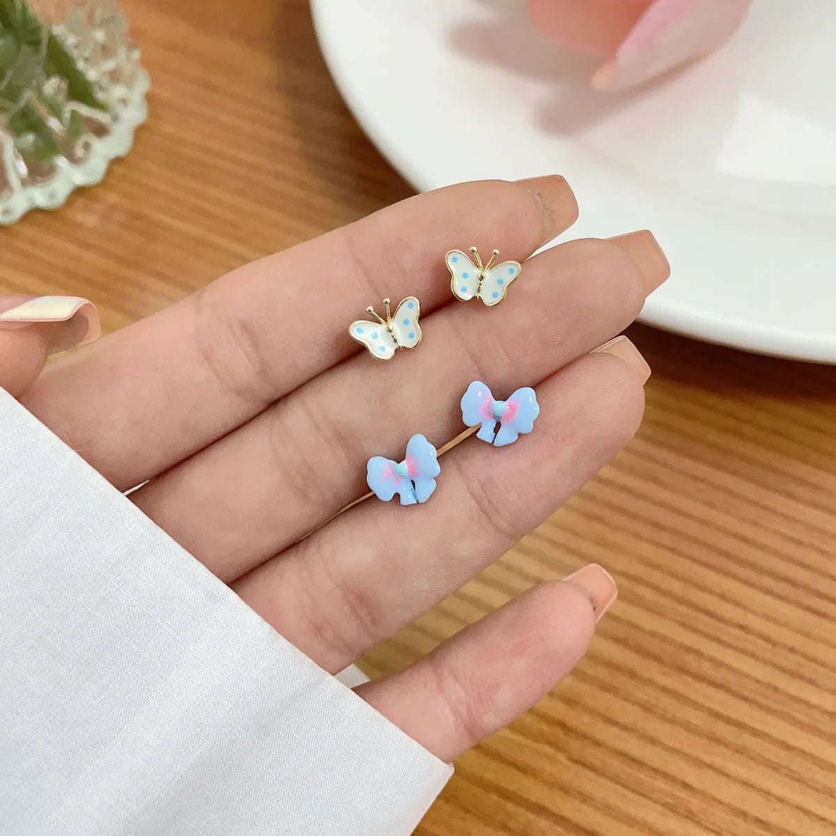 Sweet Butterfly Bow Knot Alloy Inlay Artificial Pearls Women's Ear Studs