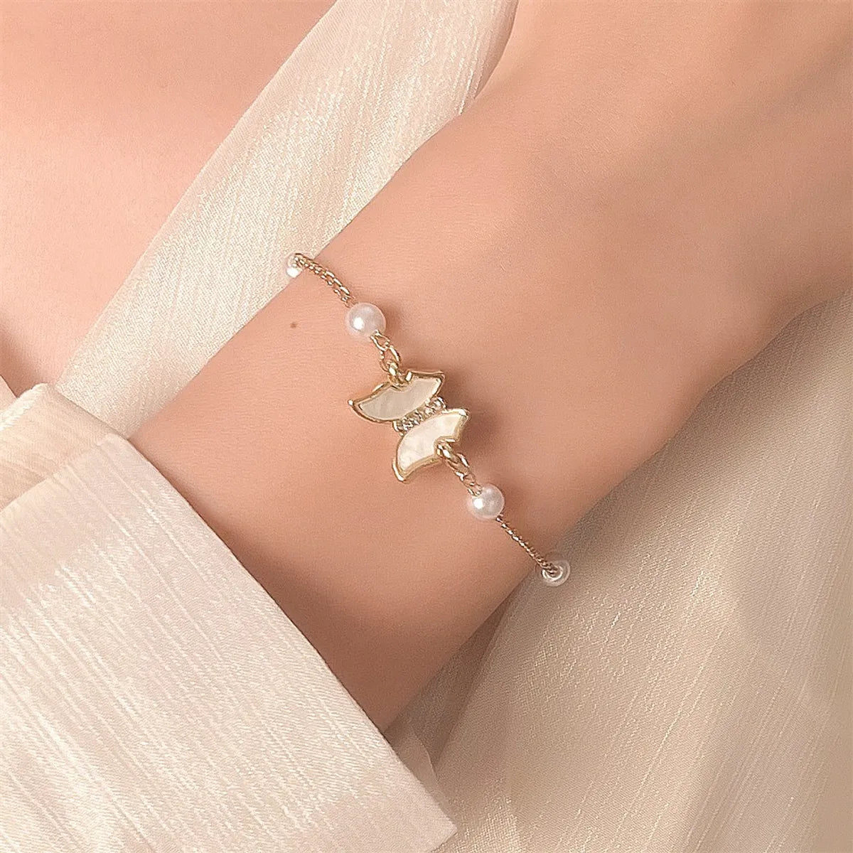 Sweet Butterfly Imitation Pearl Alloy Bracelets 1 Piece