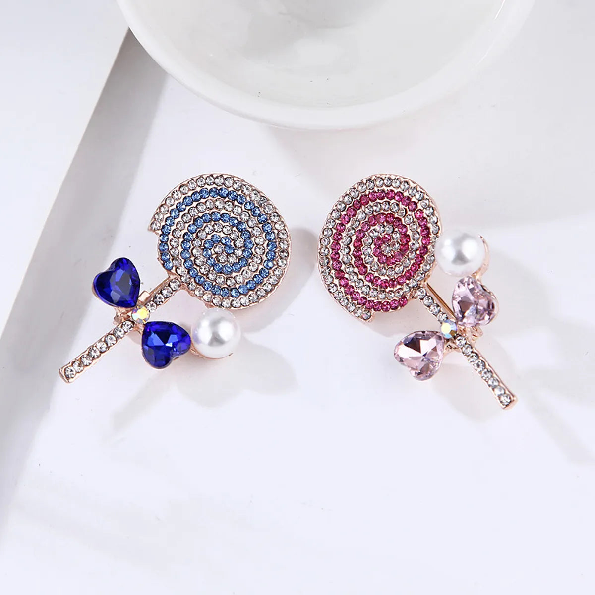 Sweet Cartoon Alloy Plating Inlay Artificial Gemstones Women'S Brooches