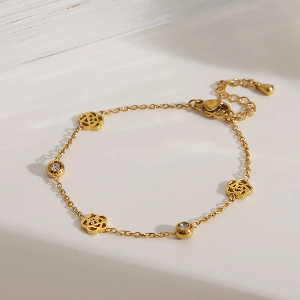 Sweet Commute Heart Shape Flower Butterfly 304 Stainless Steel 18K Gold Plated Bracelets In Bulk