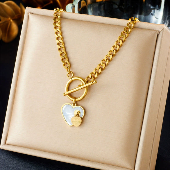 Sweet Fashion White Shell Love Pendant Ot Buckle Chain Design Titanium Steel Clavicle Chain With Geometric Pattern And Electroplating