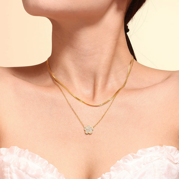 Sweet Fiveleaf Flower Inlaid Zircon Titanium Steel Doublelayer Clavicle Necklace And Bracelet Suit With Pvd Vacuum Plating Color Retention