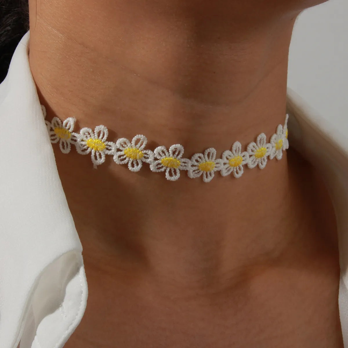 Sweet Flower Alloy Lace Women's Choker