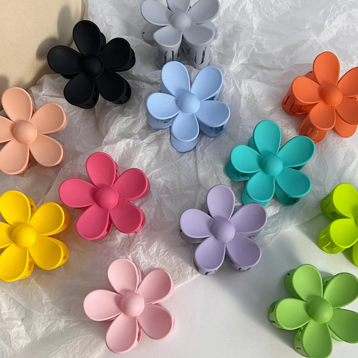 Sweet Flower Plastic Resin Hair Claws 1 Piece