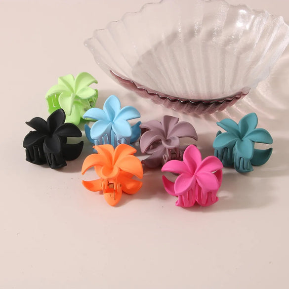 Women'S Sweet Flower Plastic Resin Hair Claws