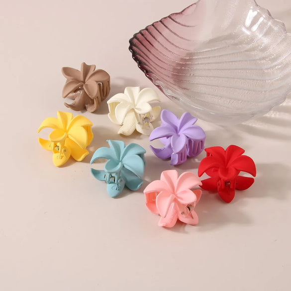 Women'S Sweet Flower Plastic Resin Hair Claws