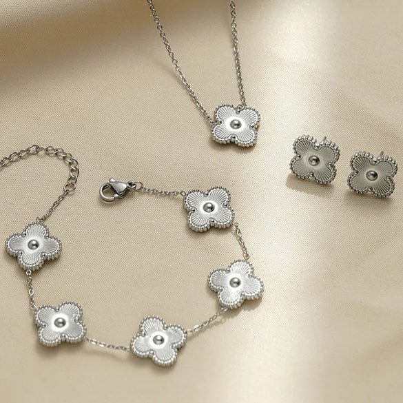 Sweet Four Leaf Clover Titanium Steel Plating 18k Gold Plated Bracelets