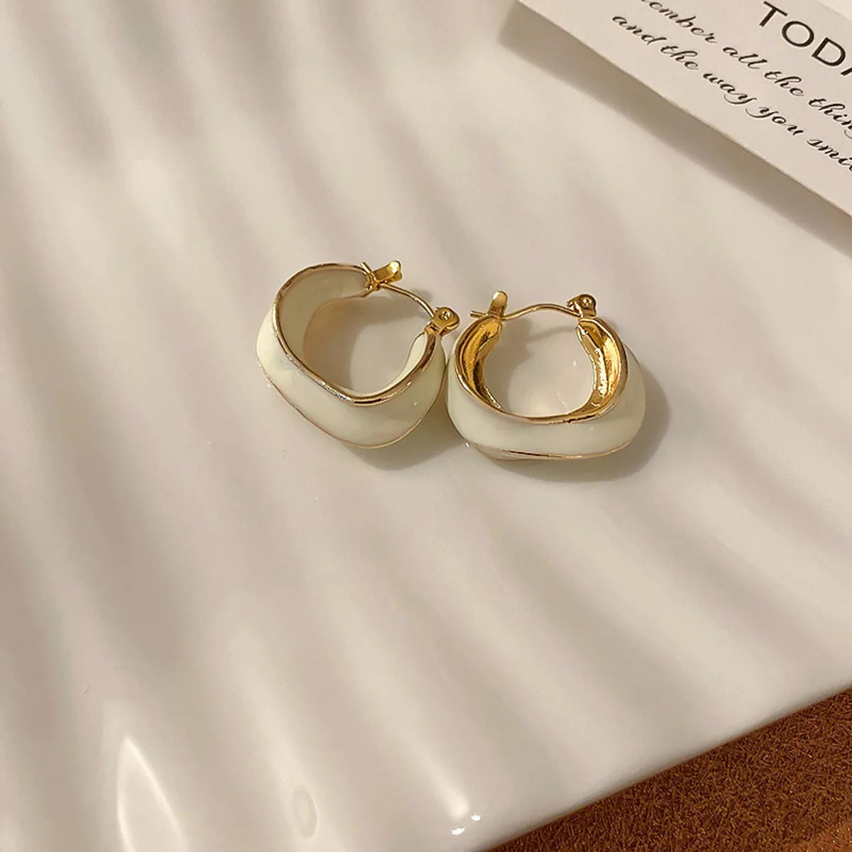 Sweet Heart Shape Flower Alloy Enamel Women'S Earrings Ear Studs