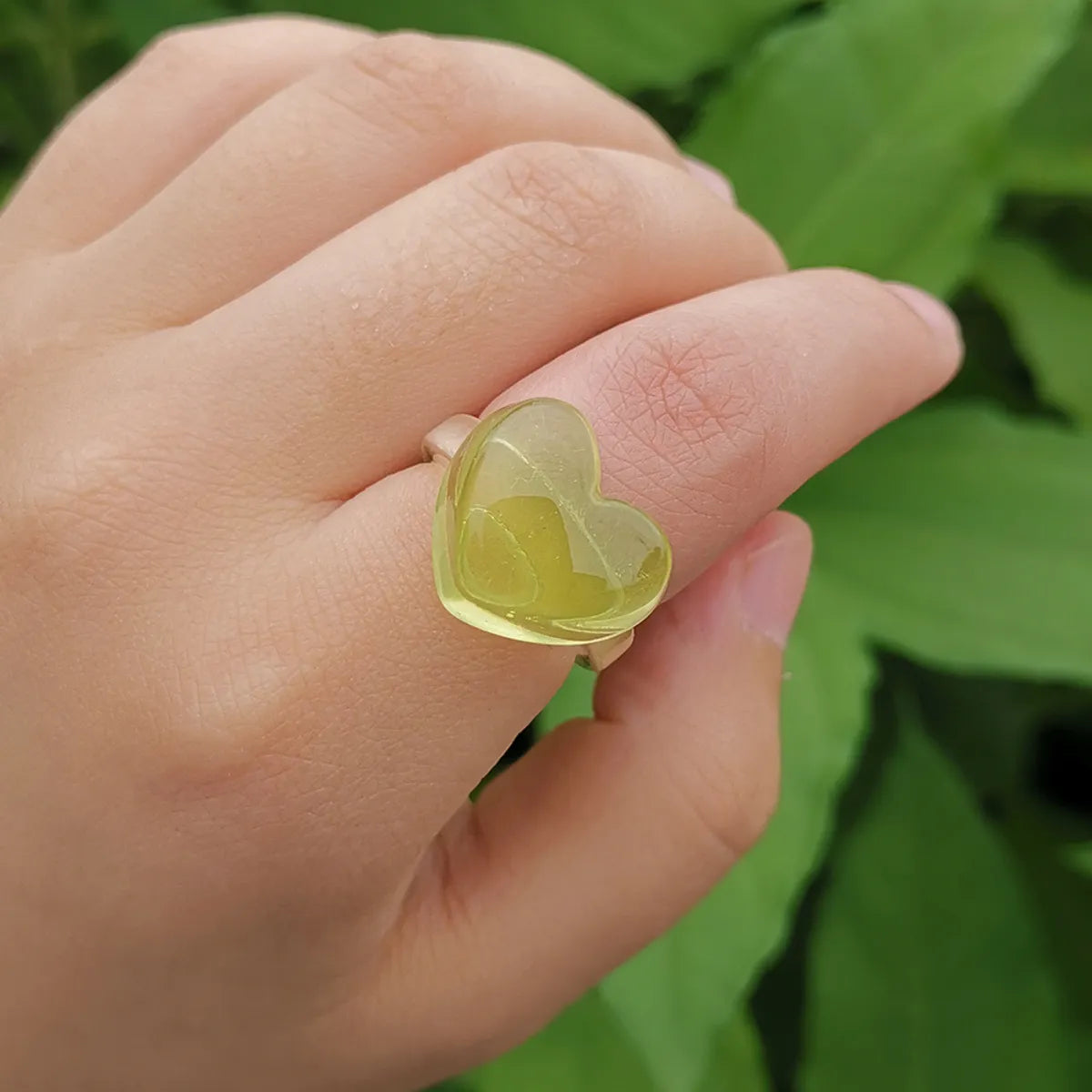 Sweet Heart Shape Synthetic Resin Wholesale Rings