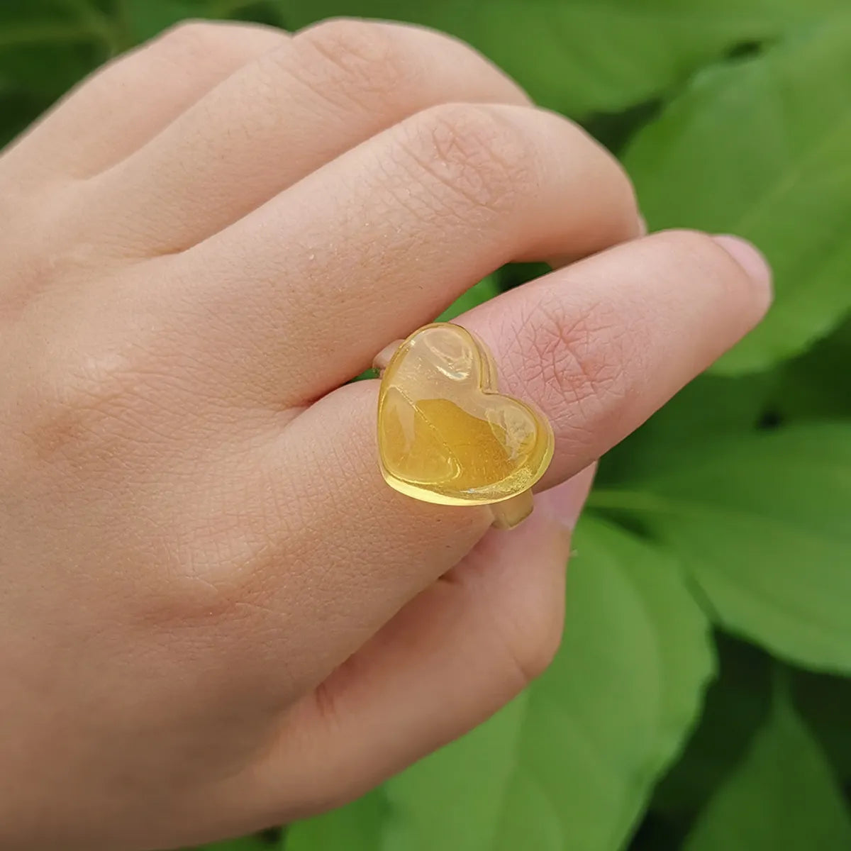 Sweet Heart Shape Synthetic Resin Wholesale Rings