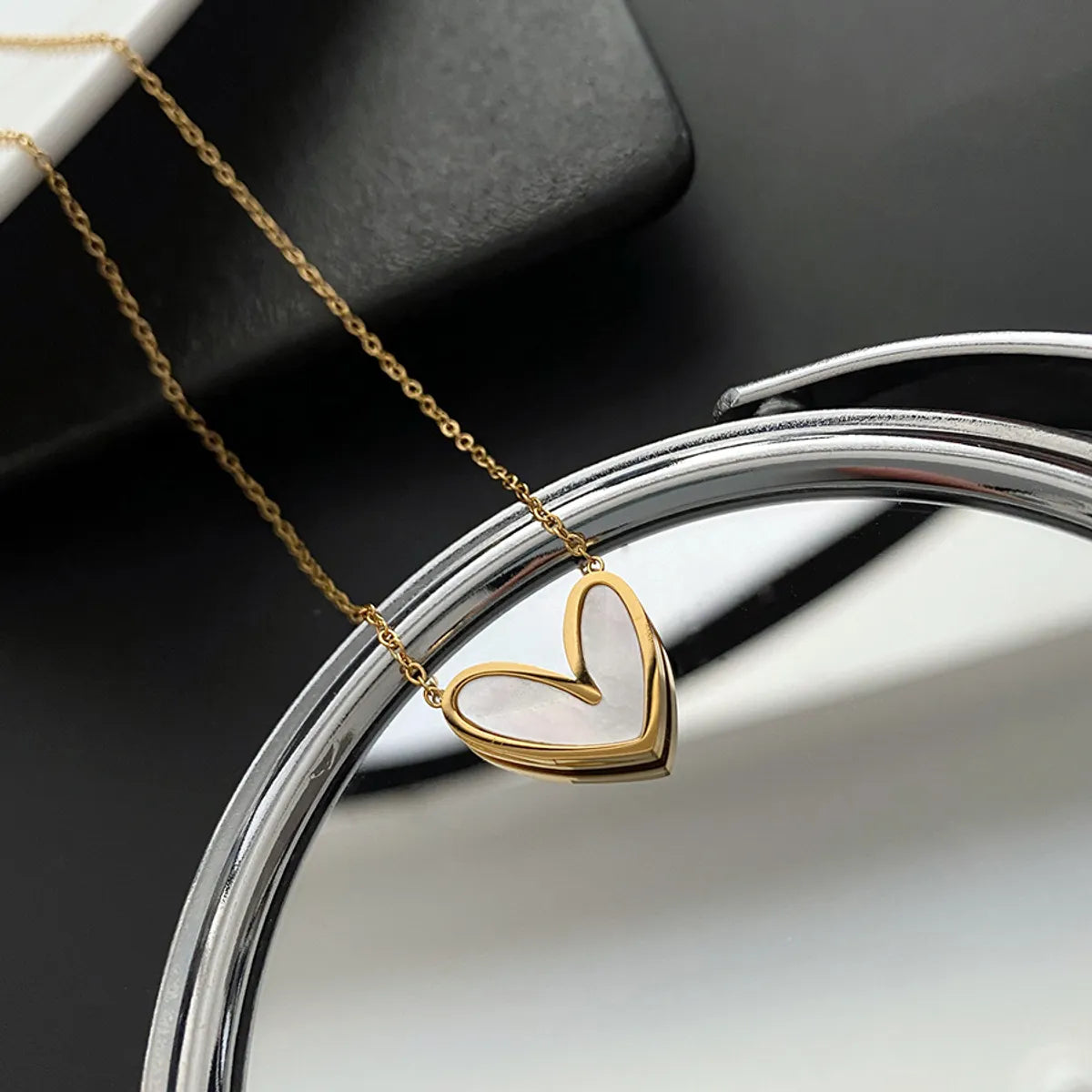 Wholesale Jewelry Sweet Heart Shape Titanium Steel Shell 18K Gold Plated Gold Plated Inlay Pendant Necklace