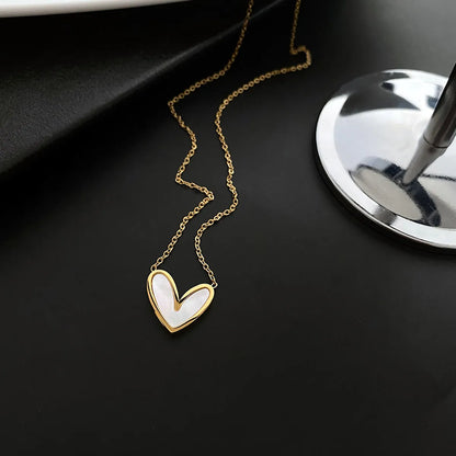 Wholesale Jewelry Sweet Heart Shape Titanium Steel Shell 18K Gold Plated Gold Plated Inlay Pendant Necklace