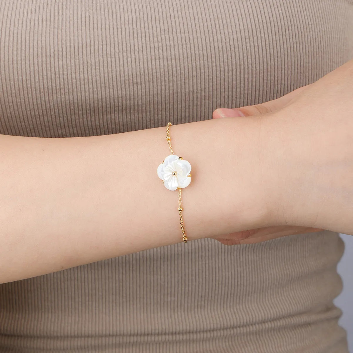 Sweet IG Style Flower 304 Stainless Steel Shell 18K Gold Plated Bracelets In Bulk