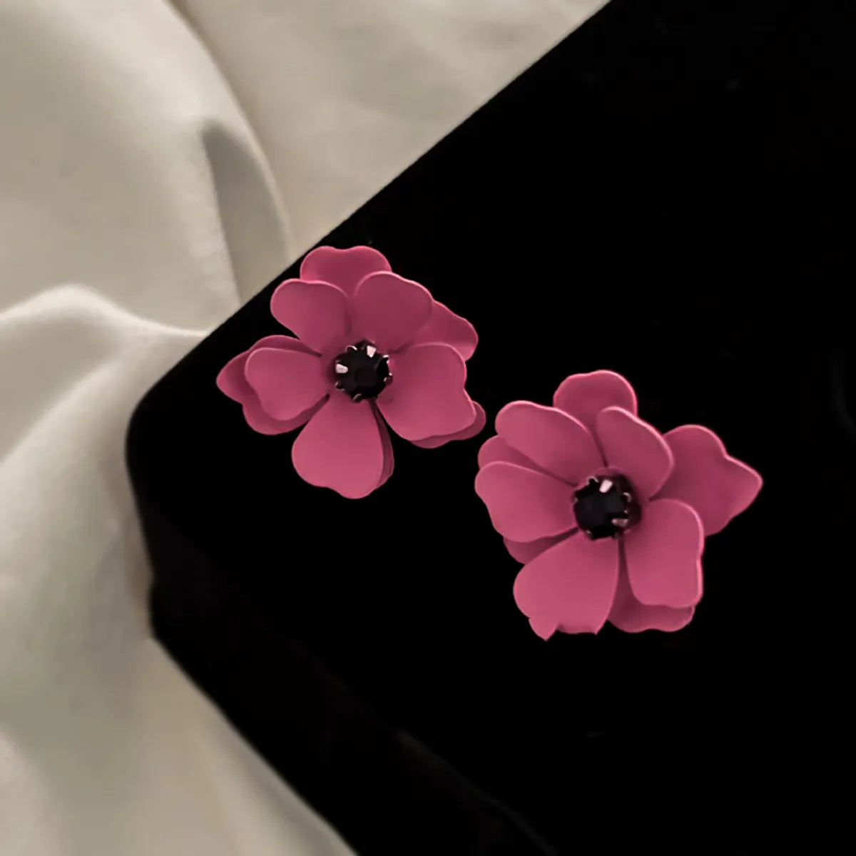 Sweet Korean Style Flower Alloy Stoving Varnish Plating Rhinestones Women's Ear Studs