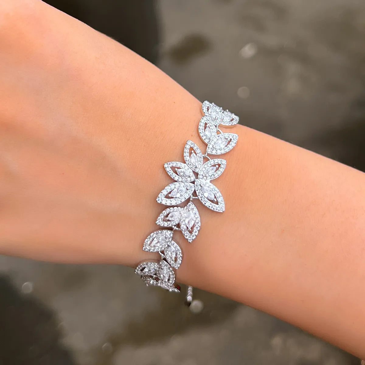 Sweet Shiny Spray Flower Snowflake Brass Plating Inlay Zircon White Gold Plated Rhodium Plated Bracelets