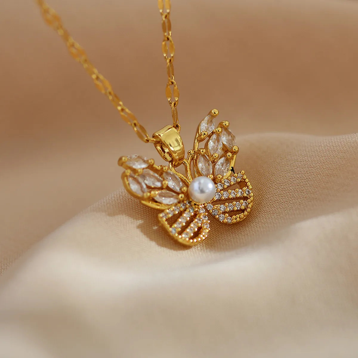 Wholesale Jewelry Sweet Simple Style Butterfly Titanium Steel Copper Pearl Zircon Gold Plated Plating Hollow Out Inlay Pendant Necklace