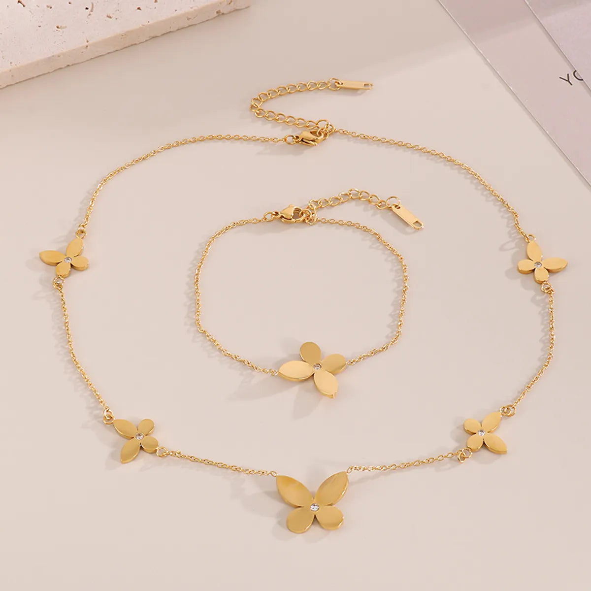 Sweet Simple Style Four Leaf Clover Titanium Steel Plating Inlay Artificial Diamond 18k Gold Plated Bracelets Necklace