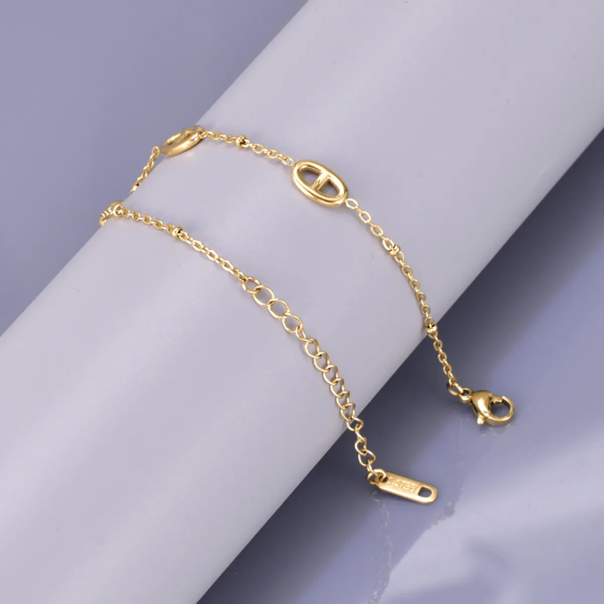 Sweet Simple Style Pig Nose Solid Color 304 Stainless Steel Titanium Steel 18K Gold Plated Bracelets In Bulk