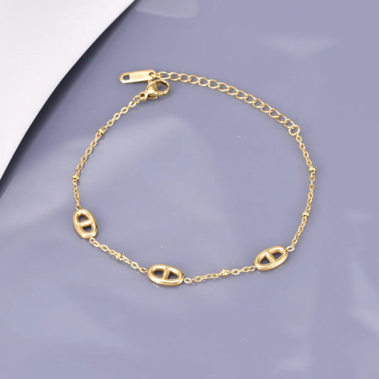 Sweet Simple Style Pig Nose Solid Color 304 Stainless Steel Titanium Steel 18K Gold Plated Bracelets In Bulk