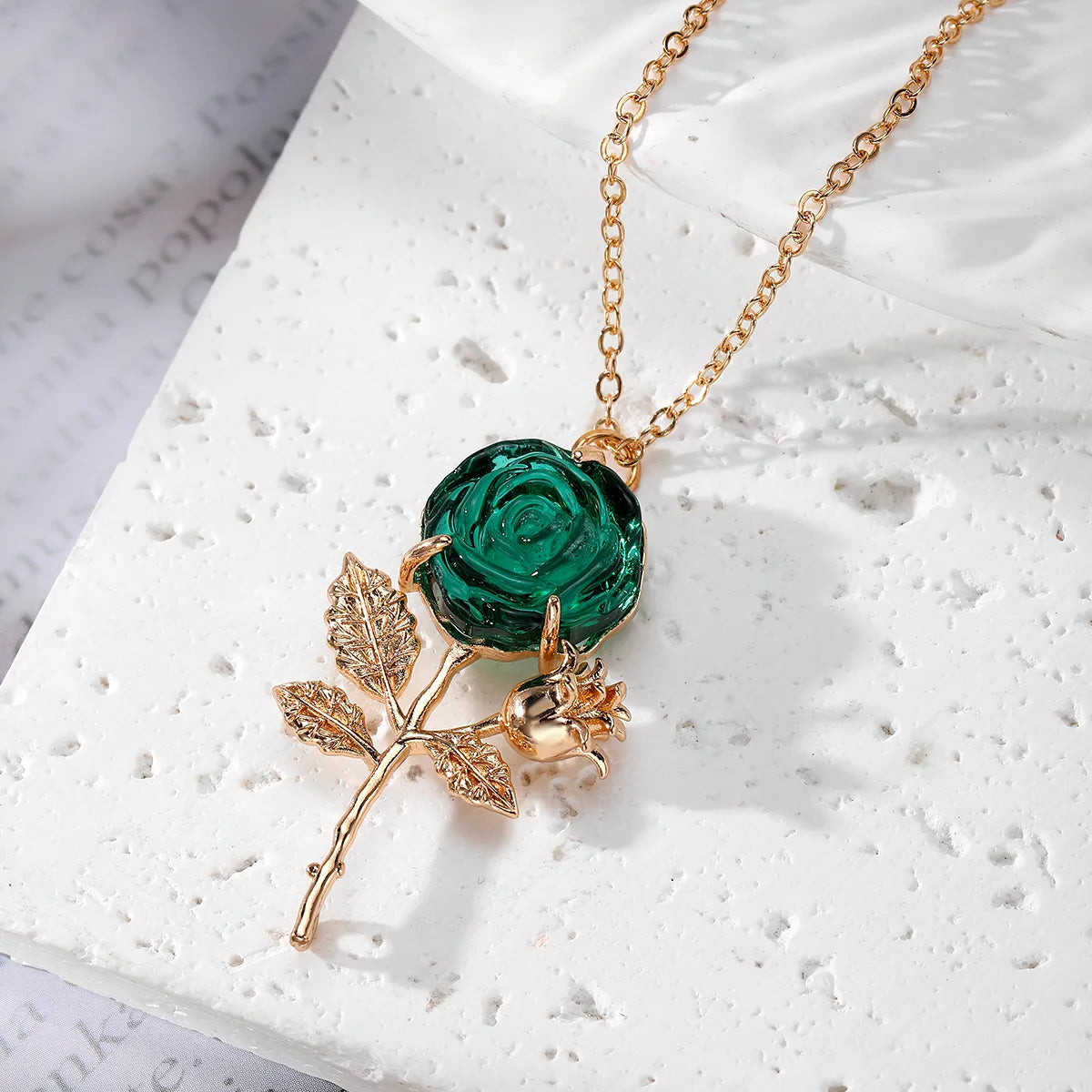 Sweet Simple Style Shiny Insect Rose Artificial Crystal Artificial Crystal Alloy Wholesale Pendant Necklace