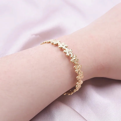 Sweet Simple Style Solid Color Flower 304 Stainless Steel 18K Gold Plated Bangle In Bulk