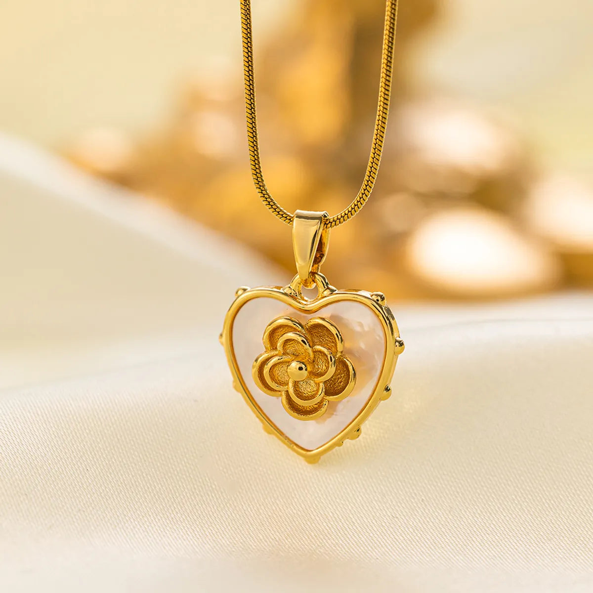 Titanium Steel 18K Gold Plated Glam Simple Style Commute Tower Heart Shape Flower Inlay Artificial Rhinestones Pendant Necklace