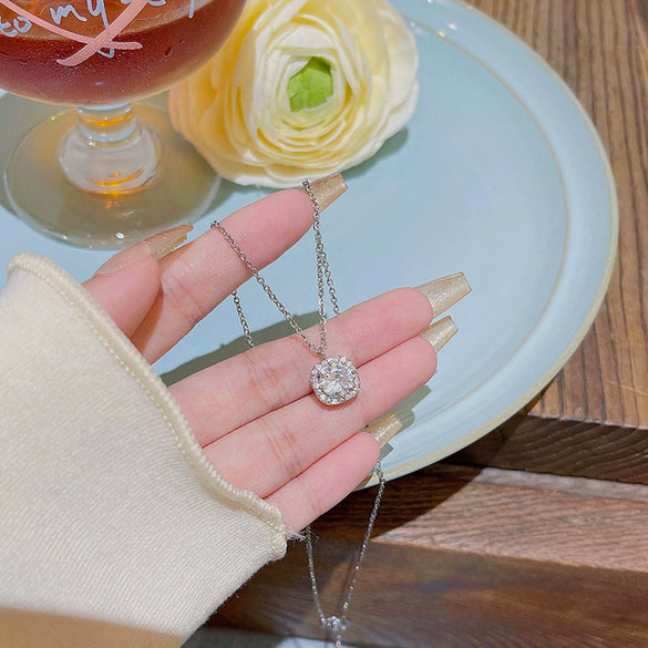 Titanium Steel And Copper Women's Fivepointed Star Pendant Clavicle Chain With Electroplating Design