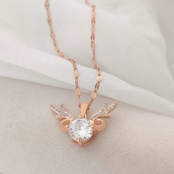 Titanium Steel And Copper Women's Heart Shape Elegant Microinlaid True Gold Light Luxury Electroplated Necklace With Cross Chain