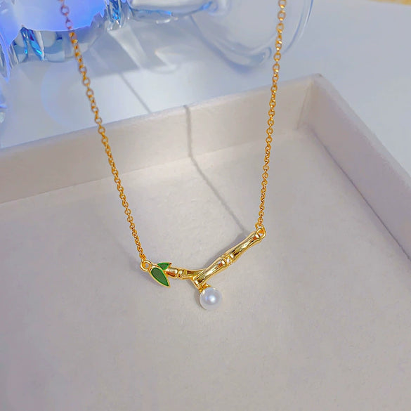 Titanium Steel And Copper Women's Light Luxury Jewelry Necklace With Real Gold Electroplated Pearl Pendant And Cross Chain Design