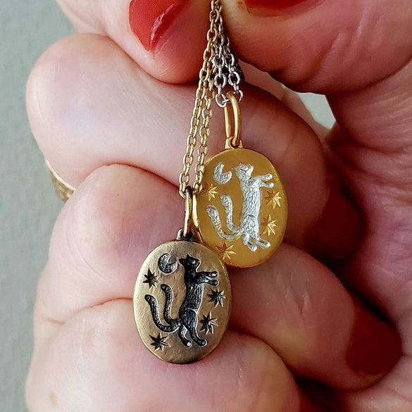 Titanium Steel Bow And Rabbit Element Pet Oval Tarot Necklace With Oil Dripping Pattern Colorpreserving 18K Gold Electroplating