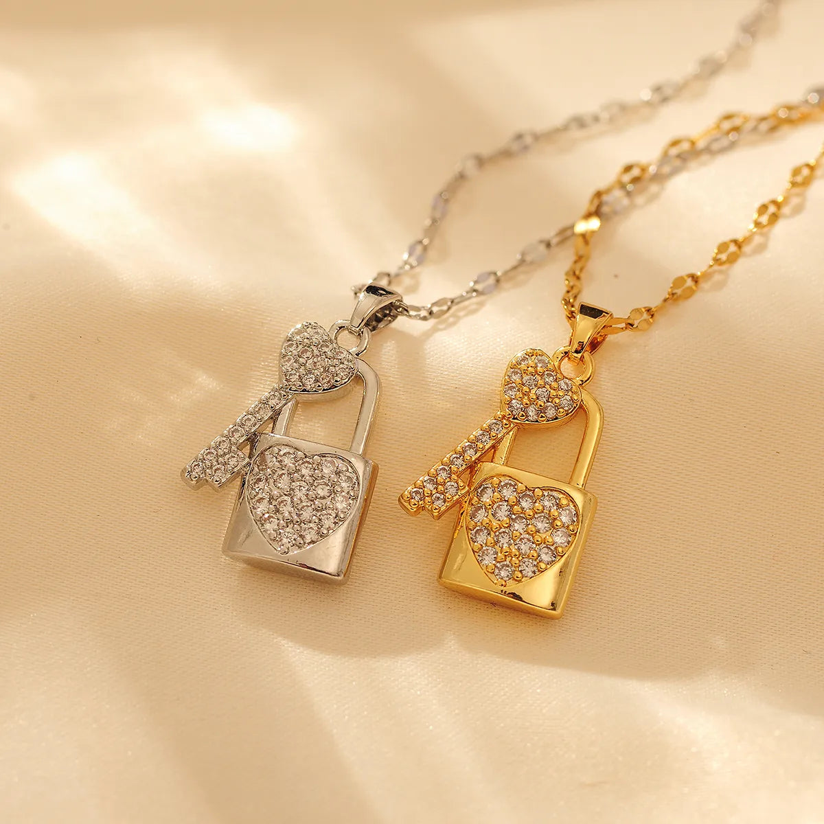 Titanium Steel Casual Vacation Lock Inlay Artificial Diamond Pendant Necklace