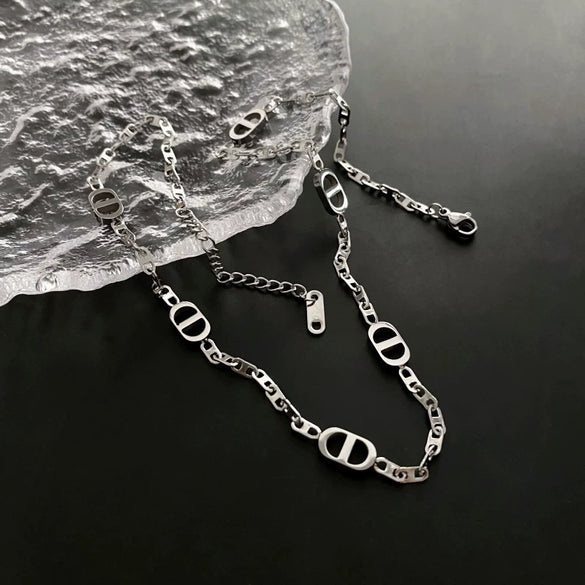 Titanium Steel Geometric Light Luxury Retro Women's Necklace With Electroplating