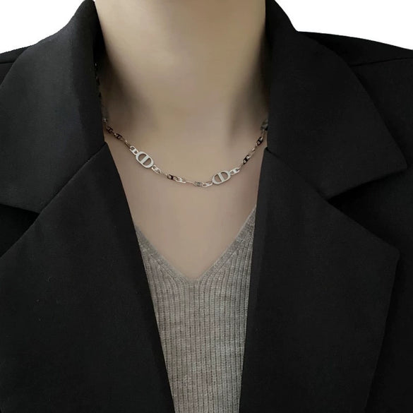 Titanium Steel Geometric Light Luxury Retro Women's Necklace With Electroplating