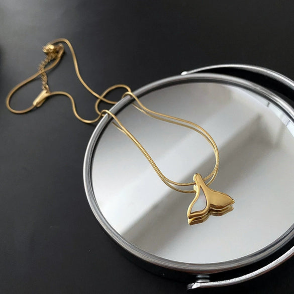 Titanium Steel Geometric Mermaid Tail Clavicle Chain For Female With Light Luxury Style