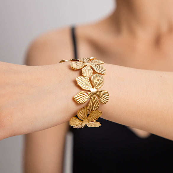 Titanium Steel Geometric Style Electroplated Women's Summer Fresh Flower Bracelet Wholesale