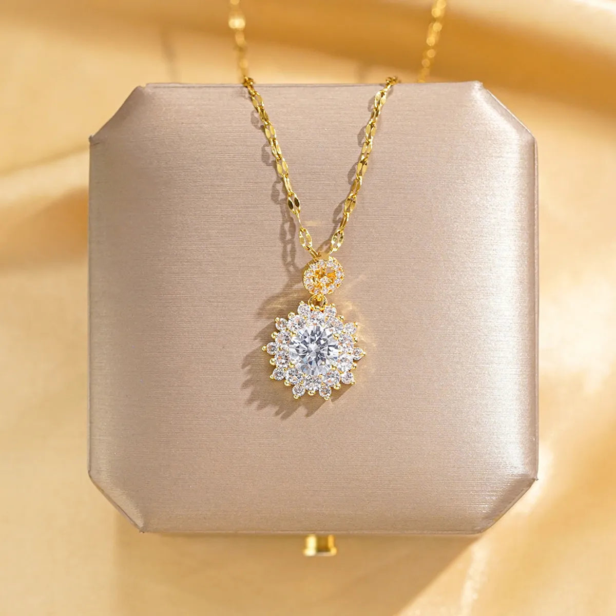 Titanium Steel Gold Plated Glam Luxurious Plating Inlay Solid Color Diamond Pendant Necklace