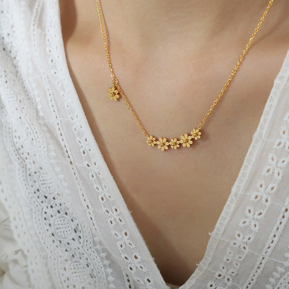 316L Stainless Steel Goldplated Flower Pendant Necklace Jewelry For Women Simple Style