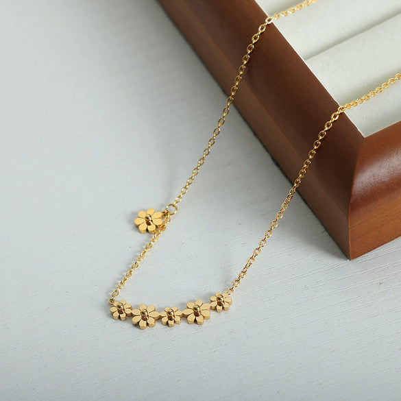 316L Stainless Steel Goldplated Flower Pendant Necklace Jewelry For Women Simple Style