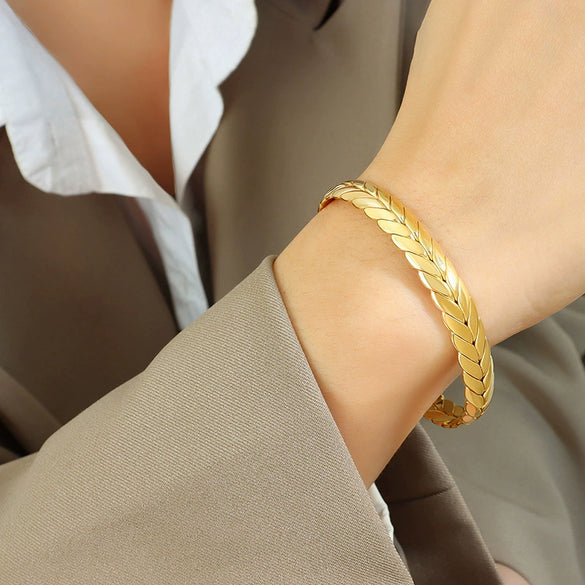 316L Stainless Steel Goldplated Personality Ring And Wheat Bracelet Jewelry With Colorfree Opening Design