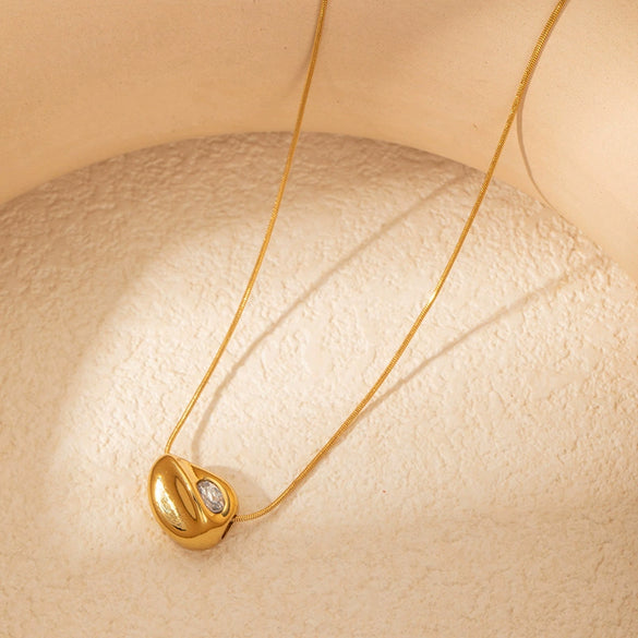 Titanium Steel Heart Shaped Necklace With 18K Gold Plated Electroplating For Women Snake Bone Chain