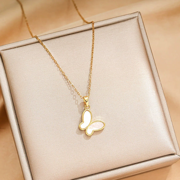 Titanium Steel Insect Pattern Women's Fashion Elegant Clavicle Necklace With Copper Pendant And Electroplating Treatment