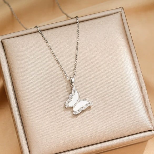 Titanium Steel Insect Pattern Women's Fashion Elegant Clavicle Necklace With Copper Pendant And Electroplating Treatment