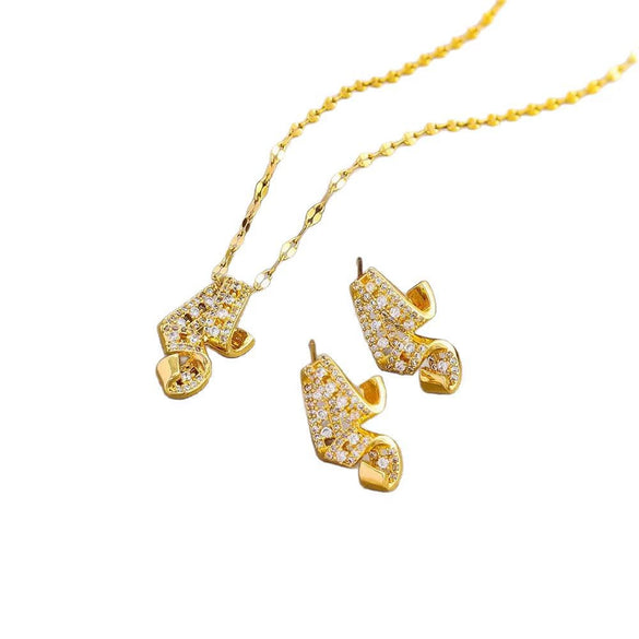 Titanium Steel Jewelry For Women With Zircon Gemstone Pendant Electroplated O Word Chain Simple Design