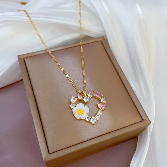 Titanium Steel Minimalist Geometric Heart Flower Necklace Gold Plated Copper Pendant Set With Diamonds