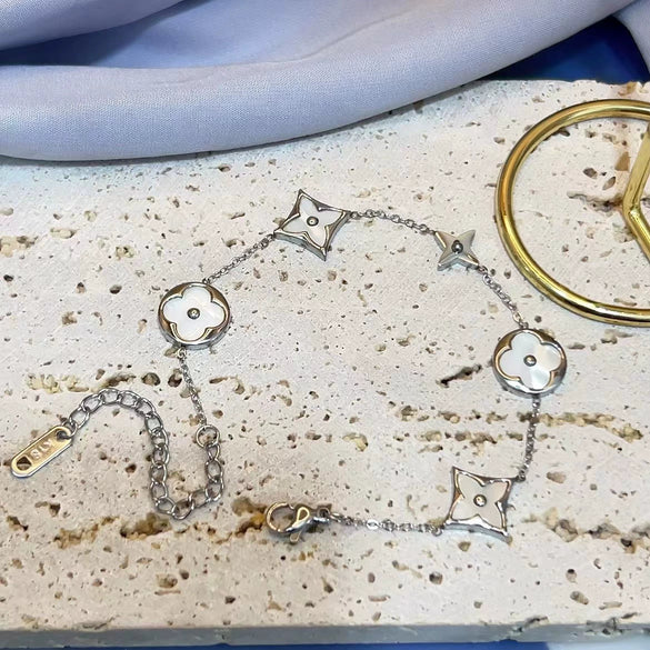 Titanium Steel Necklace With Round Inlaid Shell Four Leaf Clover Pendant For Women Electroplated O Chain Non Fading