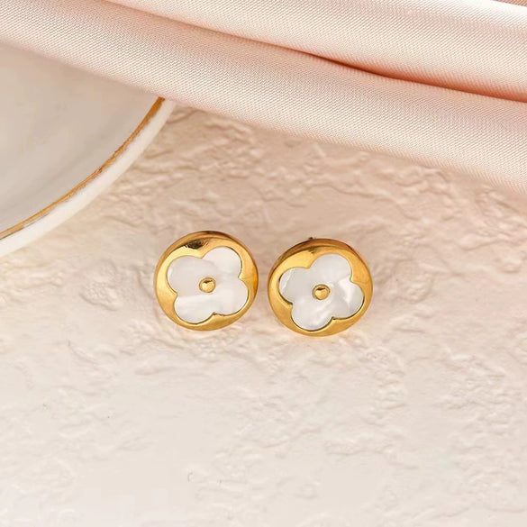 Titanium Steel Necklace With Round Inlaid Shell Four Leaf Clover Pendant For Women Electroplated O Chain Non Fading