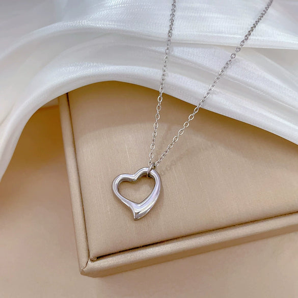 Titanium Steel Plain Circle Love Furnace Cold Necklace With Electroplating For Female Cartoon And Geometric Style