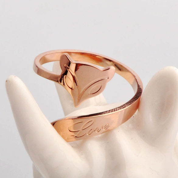 Titanium Steel Rhombus Fox Ring For Women With 18K Rose Gold Electroplating